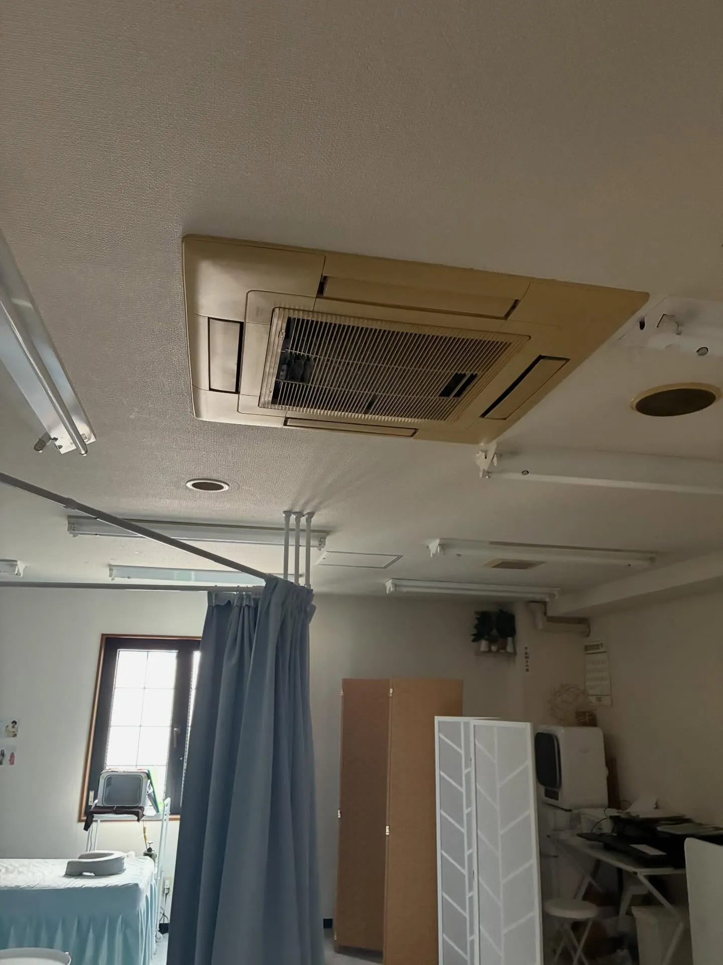 【4方向カセットエアコン入替工事👷♂️】